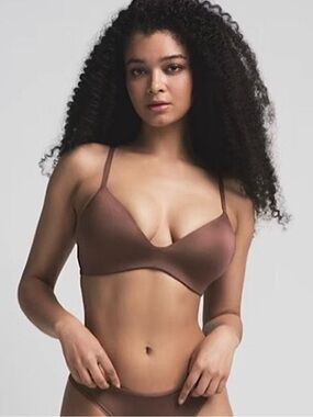 NWOT SKIMS Wireless Form T-Shirt Demi Bra